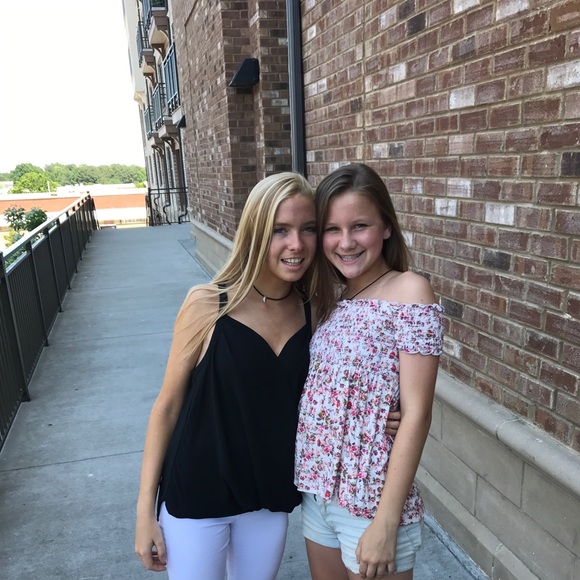 Lilly rain v neck top - Picture 4 of 4